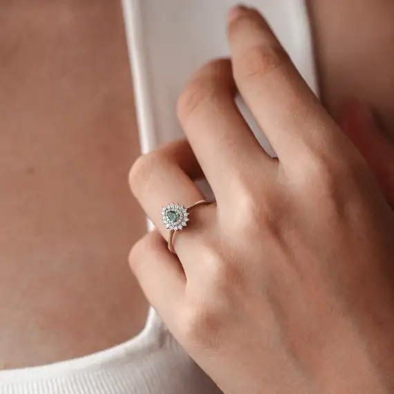 0.35 CT Zümrüt ve Pırlanta Taşlı Beyaz Altın Anturaj Yüzük - 2