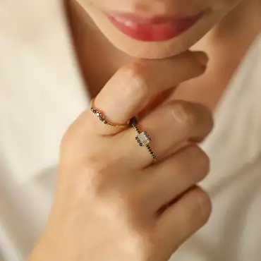 0.40 CT Siyah Pırlanta ve Baget Pırlanta Taşlı Sarı Altın Yüzük - Nev Jewellery (1)