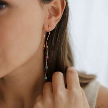 0.82 CT Siyah Pırlanta, Yakut ve Zümrüt Taşlı Uzun Tek Küpe - Nev Jewellery (1)