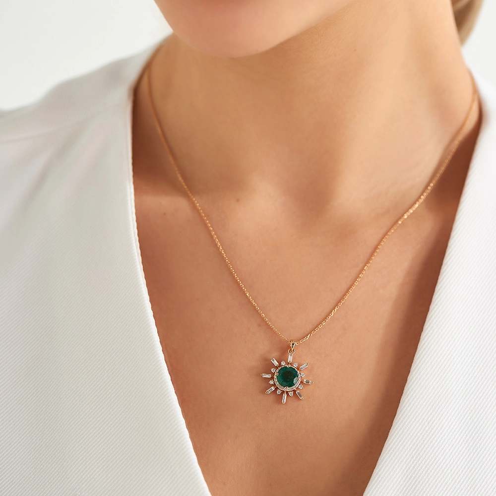 Marcel 1.93 CT Zümrüt ve Baget Pırlanta Taşlı Rose Altın Kolye - Nev Jewellery (1)