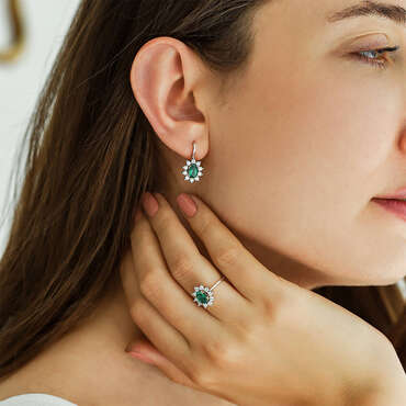 2.36 CT Zümrüt ve Pırlanta Taşlı Anturaj Beyaz Altın Küpe - Nev Jewellery (1)