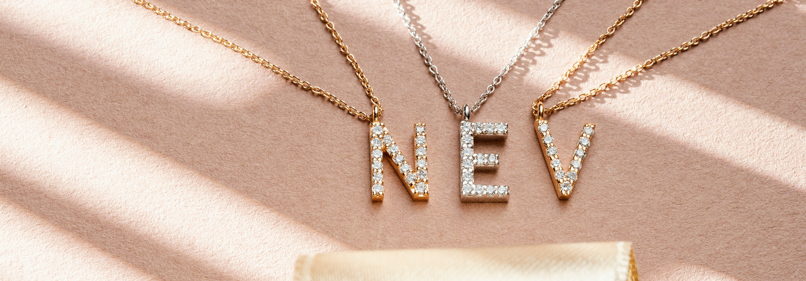 What Wedding Anniversary Gift to Choose? Jewelry Suggestions for Women