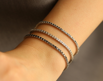 Siyah Pırlanta Nedir? Özellikleri, Fiyatları ve Kimler Tercih Etmeli?