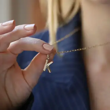 Balon K Harf Sarı Altın Kolye Ucu - Nev Jewellery (1)