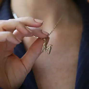 Balon M Harf Sarı Altın Kolye Ucu - Nev Jewellery (1)