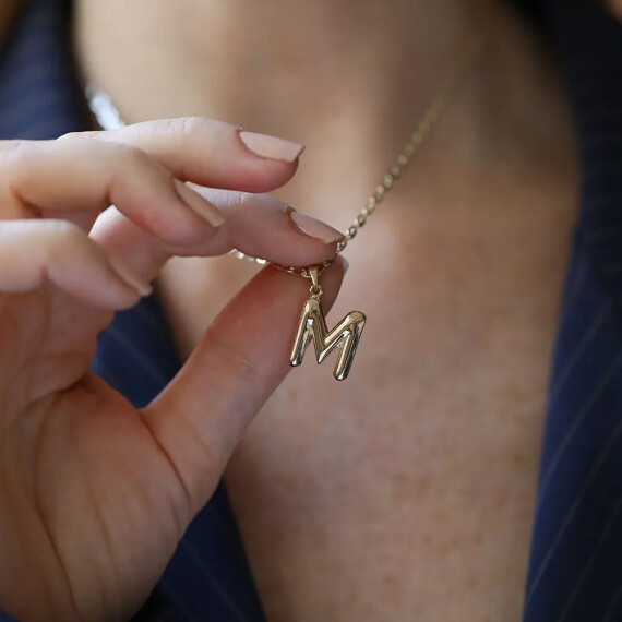  M Harf Balon Sarı Altın Kolye Ucu - Nev Jewellery