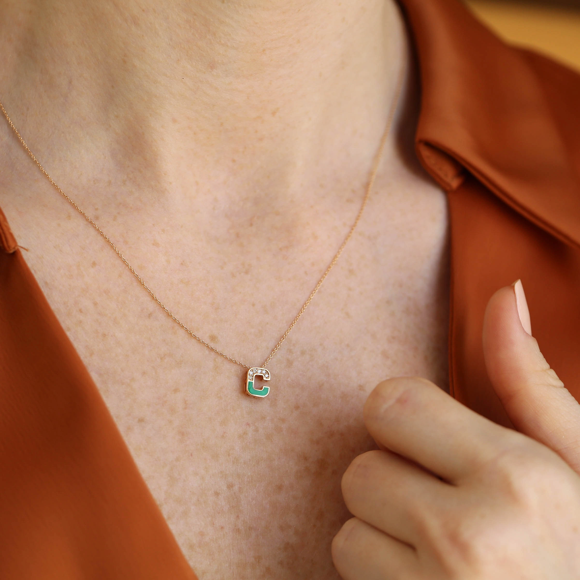 C Harfi Pırlanta Taşlı ve Yeşil Mineli Rose Altın Kolye - Nev Jewellery (1)