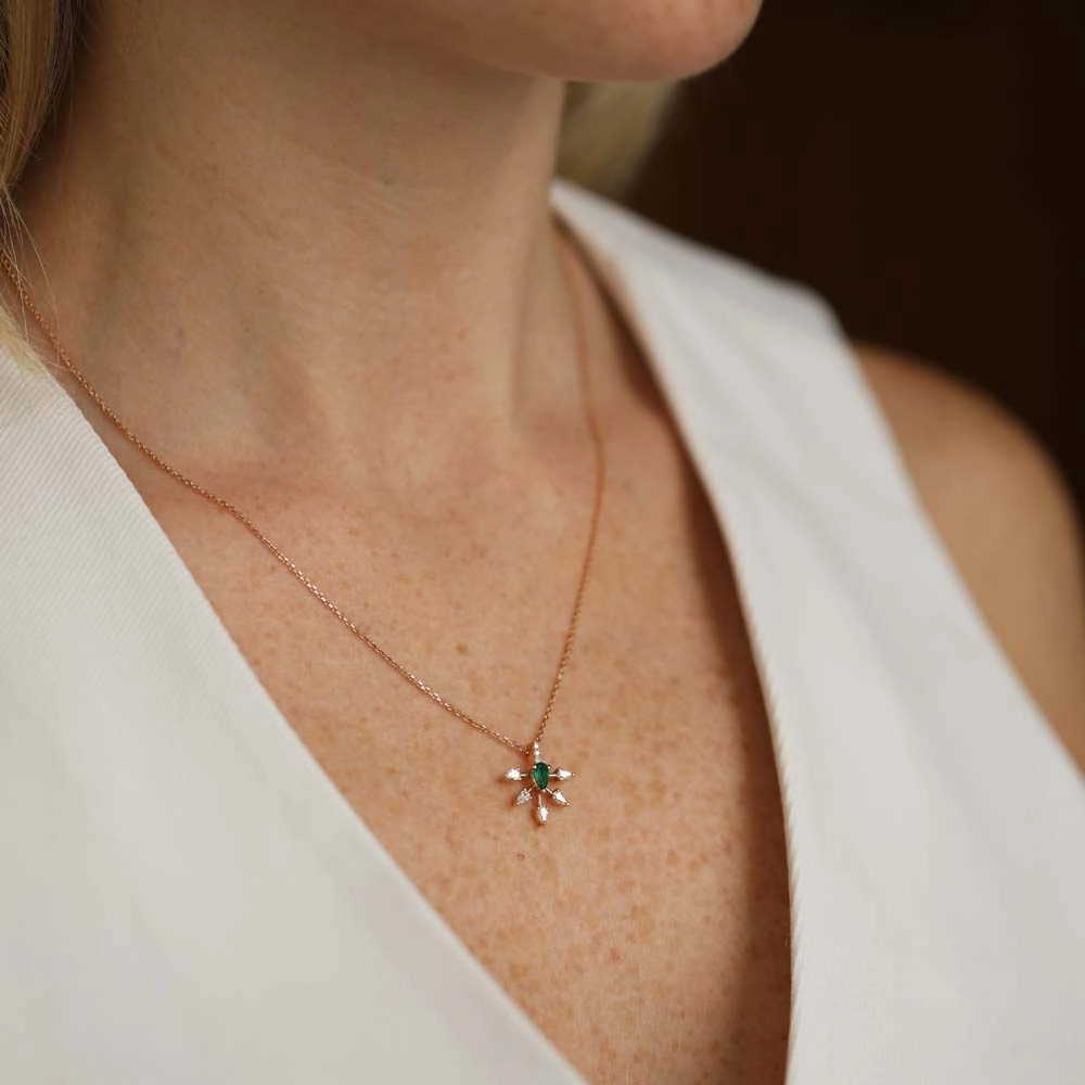 Capella Damla Kesim Zümrüt ve Pırlanta Taşlı Rose Altın Kolye - Nev Jewellery (1)