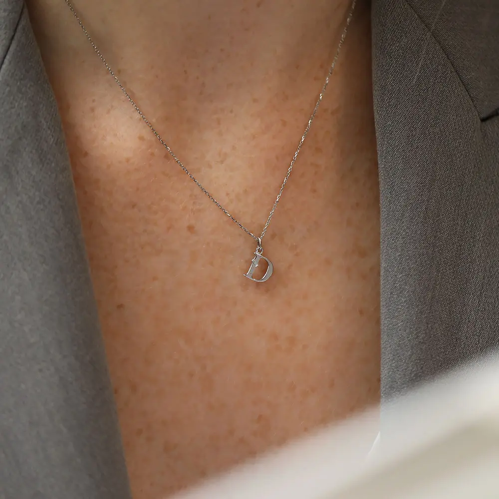 D Harf Baget Pırlanta Taşlı Beyaz Altın Kolye - Nev Jewellery (1)