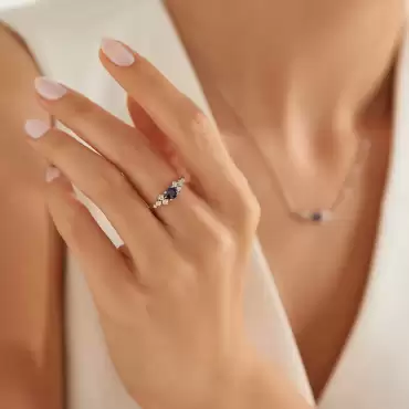 Emilie 0.61 CT Safir ve Pırlanta Taşlı Beyaz Altın Yüzük - Nev Jewellery (1)