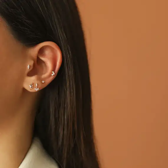 0.04 CT Diamond Rose Gold Piercing - 1