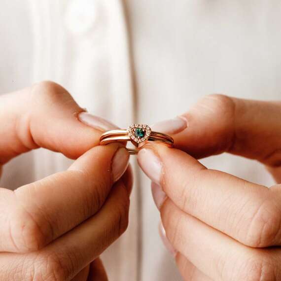 Cutie 0.16 CT Diamond and Green Sapphire Dual Heart Ring - 4
