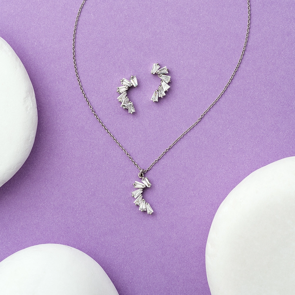 Vega 0.12 CT Trapeze Cut Diamond White Gold Necklace - 4