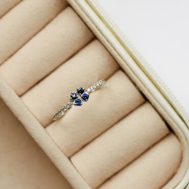 0.32 CT Diamond and Sapphire Four Leaf Clover Ring - Nev Jewellery