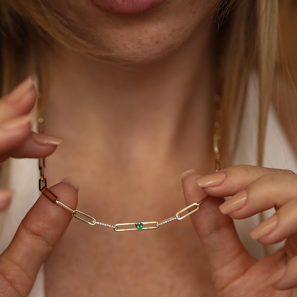 Alida 0.69 CT Emerald and Diamond Yellow Gold Necklace - 1
