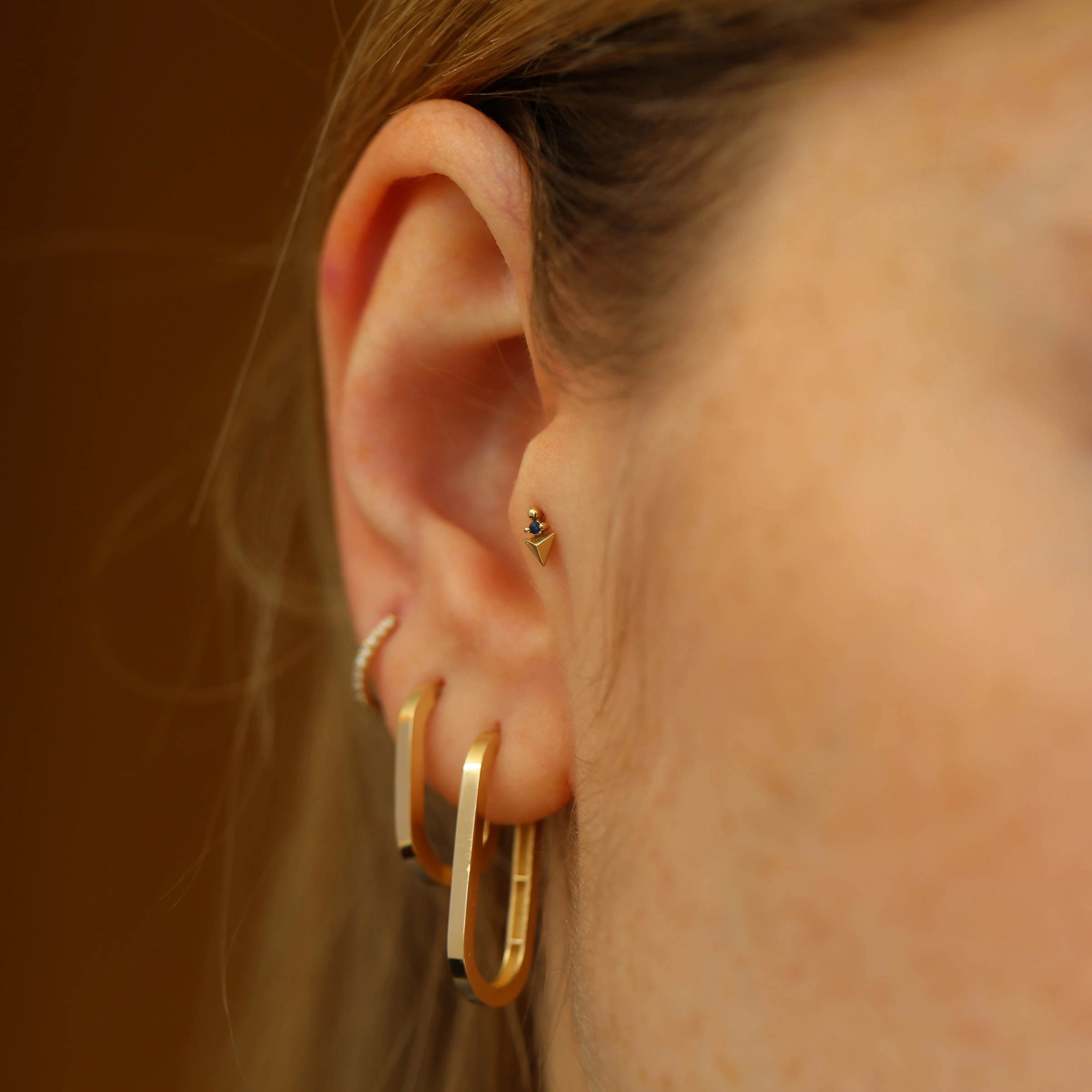 Atea Blue Sapphire Yellow Gold Piercing - Nev Jewellery (1)
