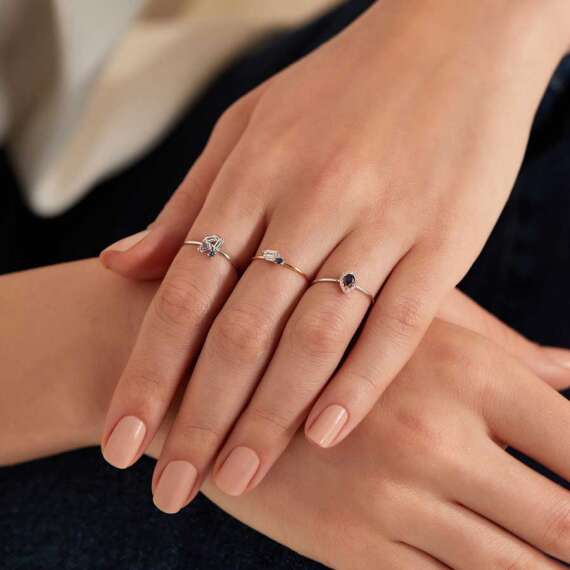 Seed 0.15 CT Blue Sapphire and Baguette Cut Diamond Ring - 3