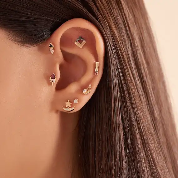 Sole Baguette Cut Diamond and Ruby Rose Gold Piercing - 2