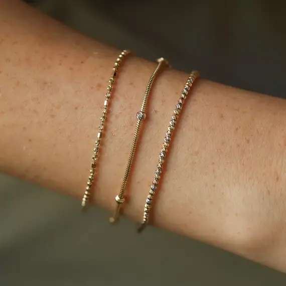 Yellow Gold Herringbone Bracelet with Dorica Detail - 2