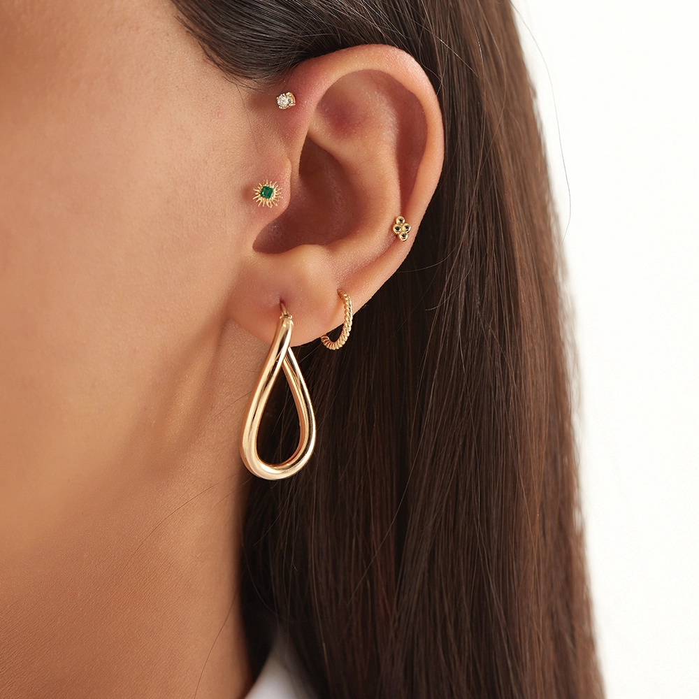 Feya Emerald Yellow Gold Piercing - Nev Jewellery (1)
