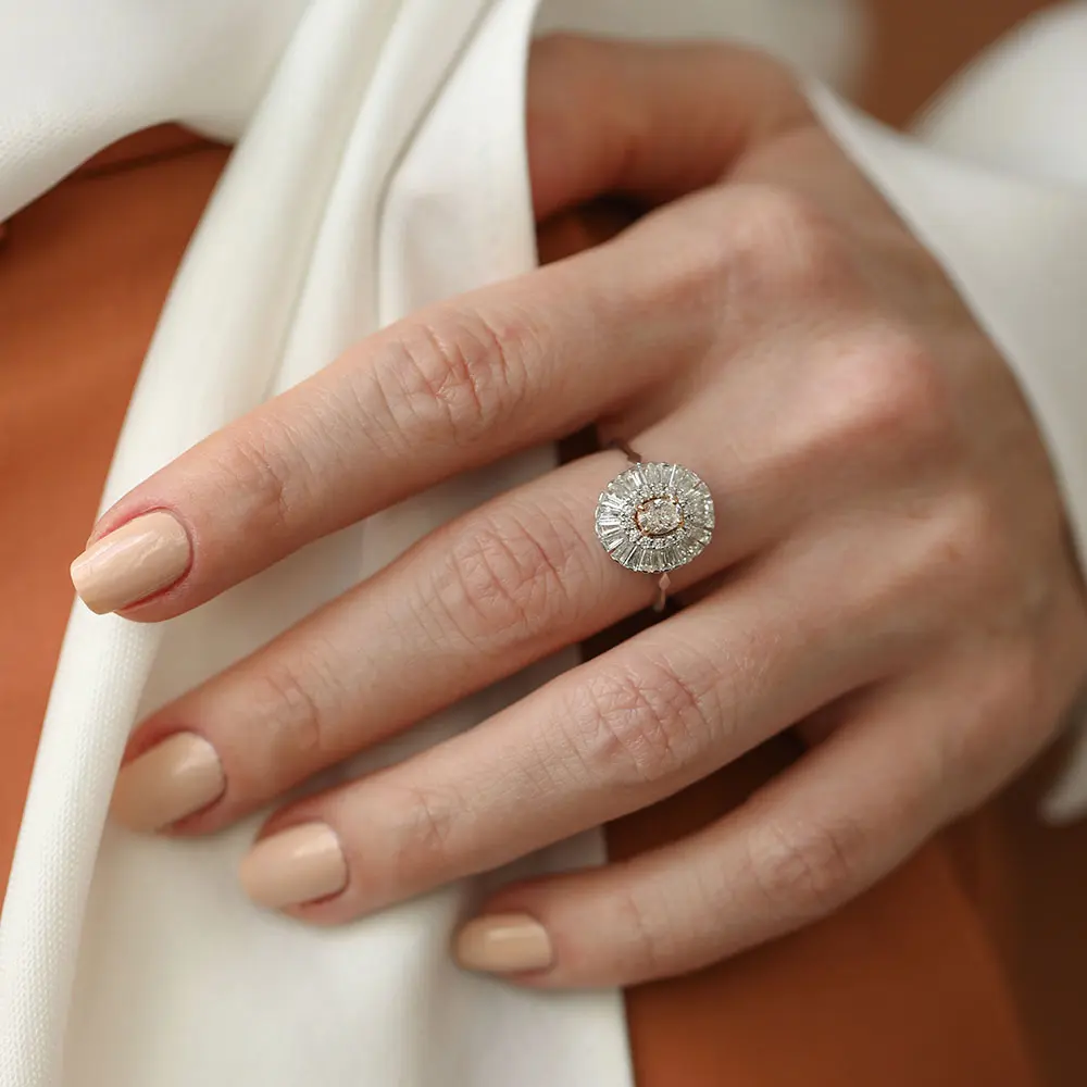 Giana 0.95 CT Oval ve Trapez Kesim Pırlanta Taşlı Beyaz Altın Yüzük - Nev Jewellery (1)