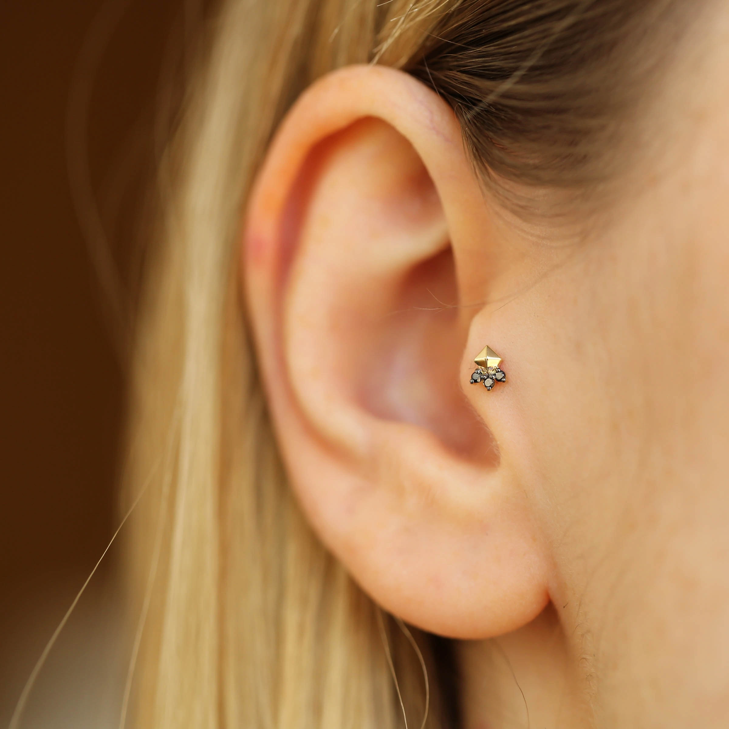 Hydra Siyah Pırlanta Taşlı Sarı Altın Piercing - Nev Jewellery (1)