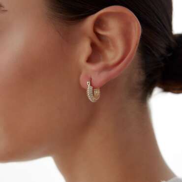 İstiridye Halka Taşlı Küpe - NEV JEWELLERY