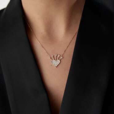 Kalpli Taşlı Kolye - NEV JEWELLERY