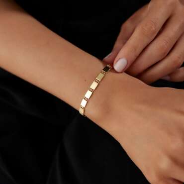 Kırmızı Kare Tasarım Bileklik - NEV JEWELLERY