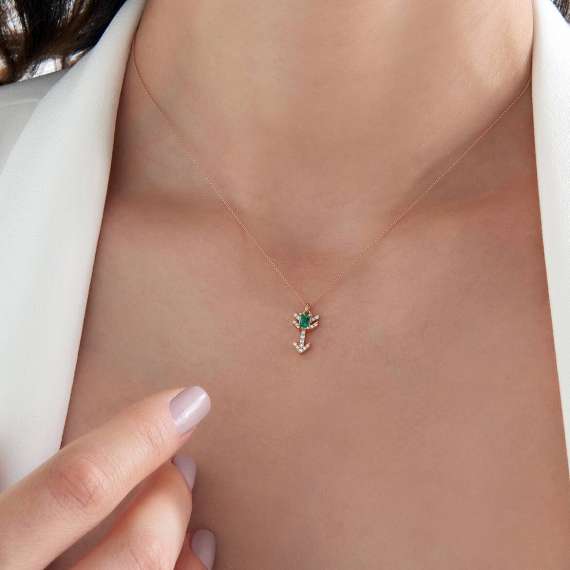 Little Arrow 0.23 CT Emerald and Diamond Pendant - 3