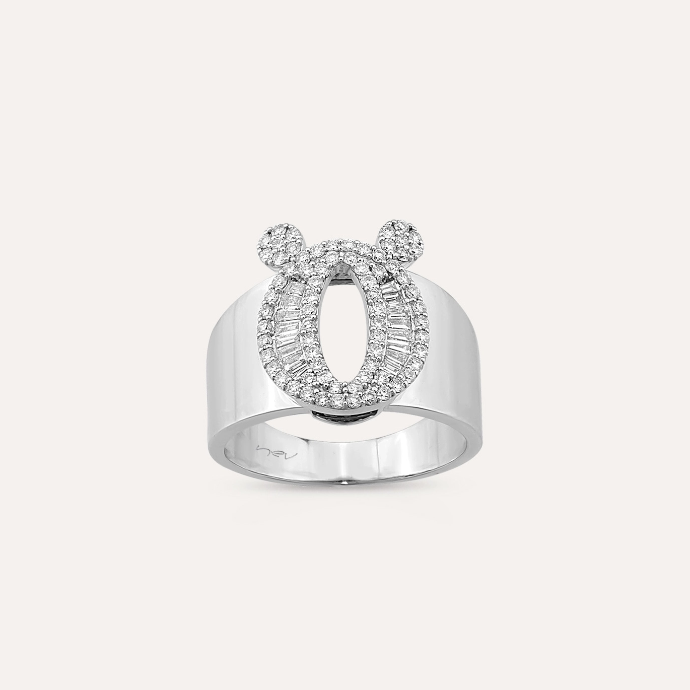 Ö Letter 0.66 CT Trapeze Cut Diamond White Gold Ring - 3