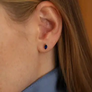 Olivia 0.66 CT Markiz Kesim Safir Taşlı Beyaz Altın Küpe - Nev Jewellery (1)