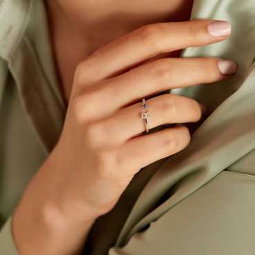 R Harf Blue Safir ve Pırlanta Taşlı Beyaz Altın Yüzük - Nev Jewellery (1)