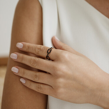 Siyah Mineli Zincir Yüzük - Nev Jewellery