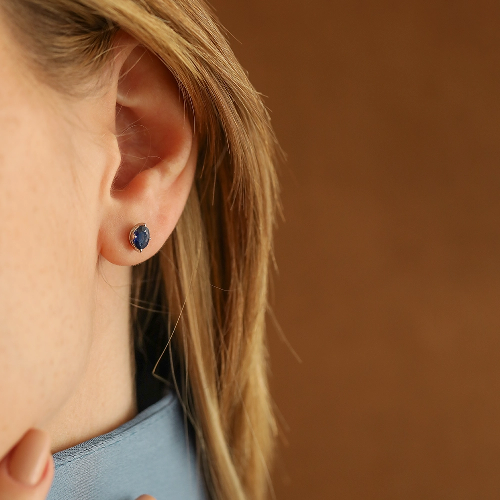 Theia 1.07 CT Oval Kesim Safir Taşlı Beyaz Altın Küpe - Nev Jewellery (1)