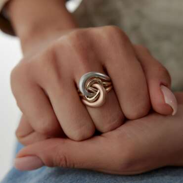 Üç Oval Geçmeli Üç Renk Yüzük - NEV JEWELLERY
