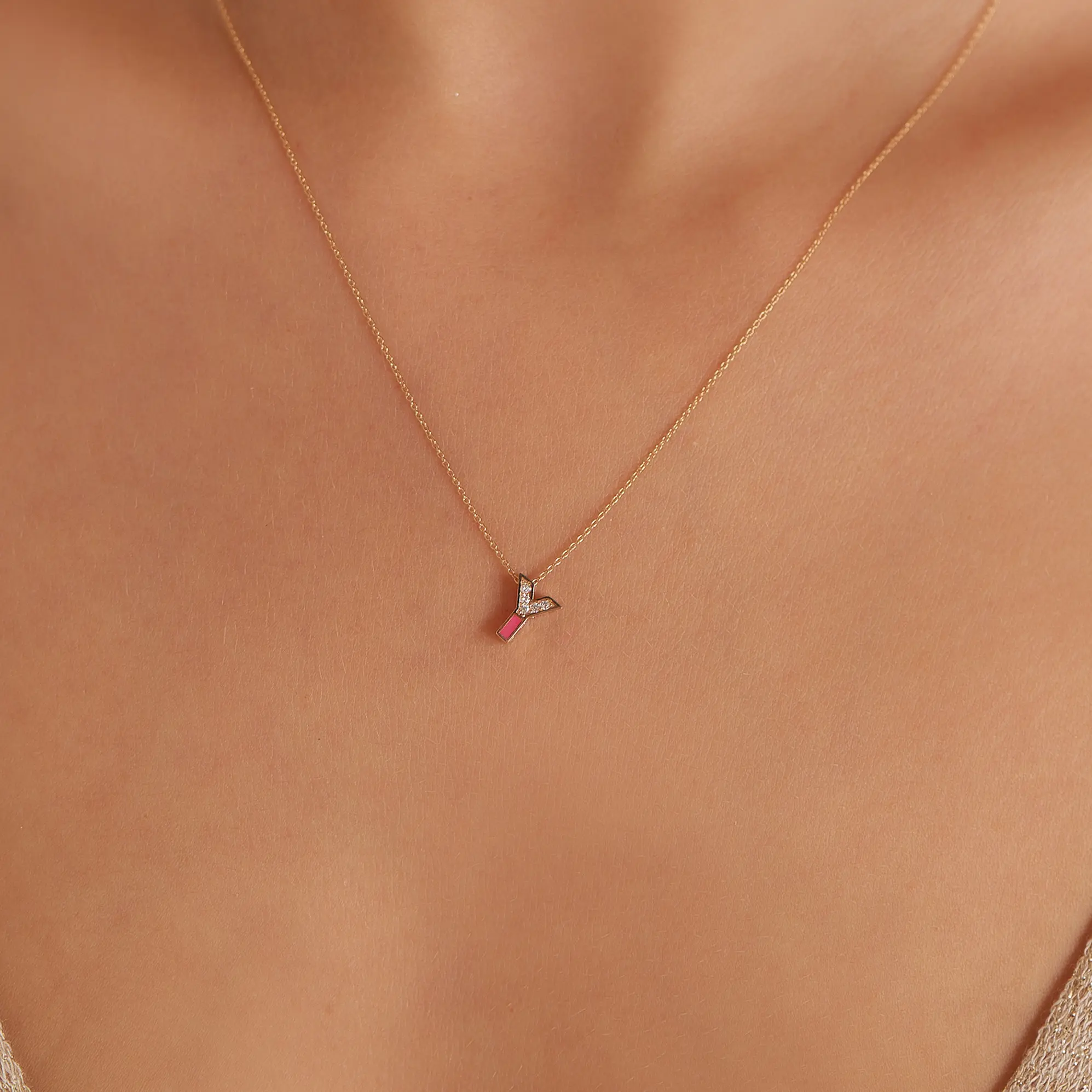 Y Harfi Pırlanta Taşlı ve Pembe Mineli Rose Altın Kolye - Nev Jewellery (1)