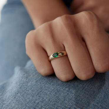 Yeşil Taşlı Yassı Tasarım Yüzük - NEV JEWELLERY